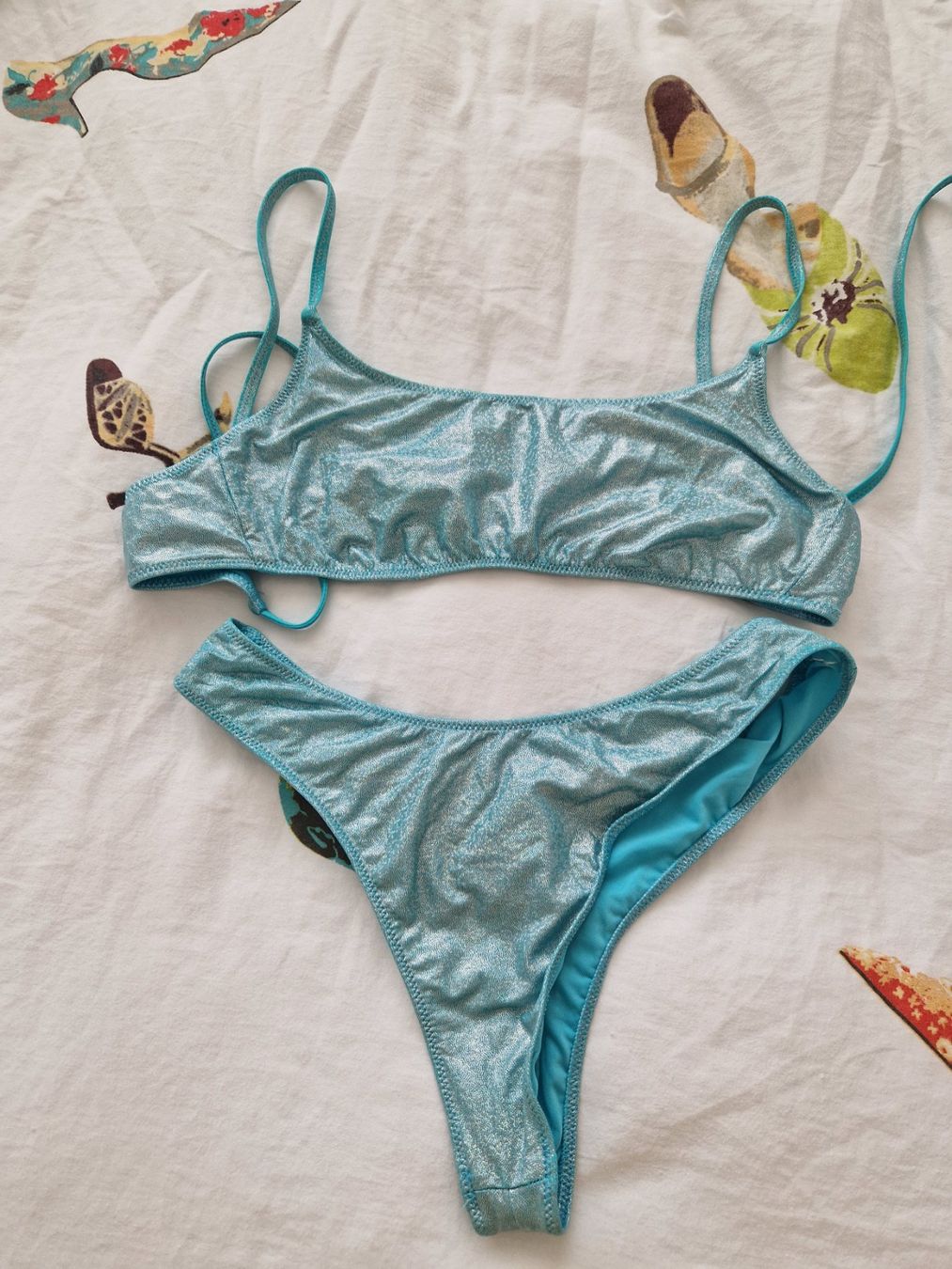 Tezenis Badekleider & Bikinis: Tezenis Bikini glitzernd hellblau Grösse M – Gebraucht aus Erlinsbach SO von ULIKH 1